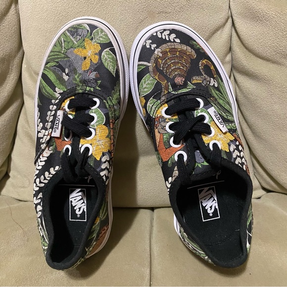 Vans Kids Shoes Disney jungle book 
In good used condition see photos - Picture 5 of 10